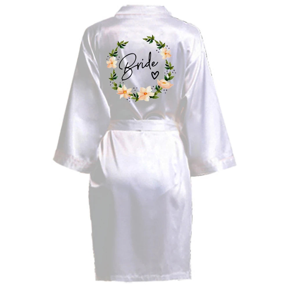 Satin-Kimono-Pyjama, Brautjungfern-Bademantel, Hochzeitsparty-Team-Brautkleid mit schwarzen Buchstaben