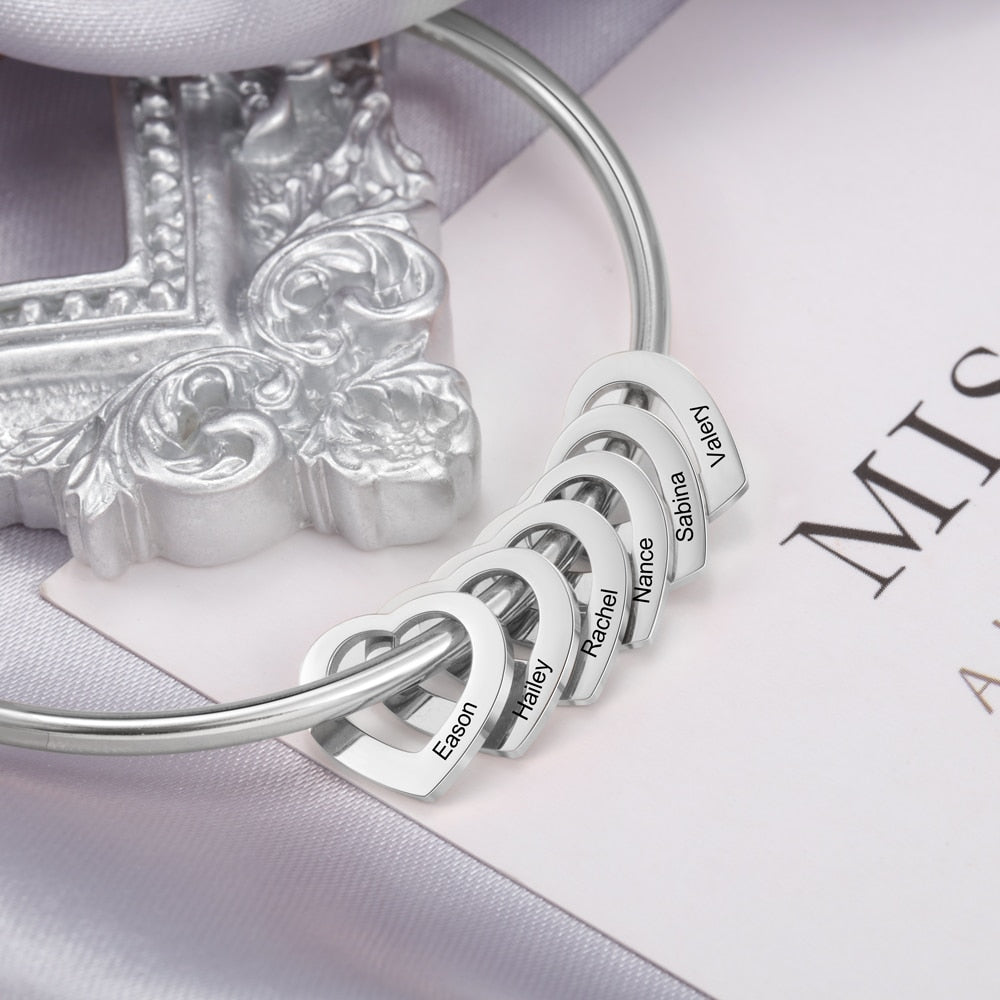 Personalisierte gravierte Namens-Herz-Charm-Armbänder für Frauen, individuelle Edelstahl-Armreifen, Muttertagsgeschenke für die Familie