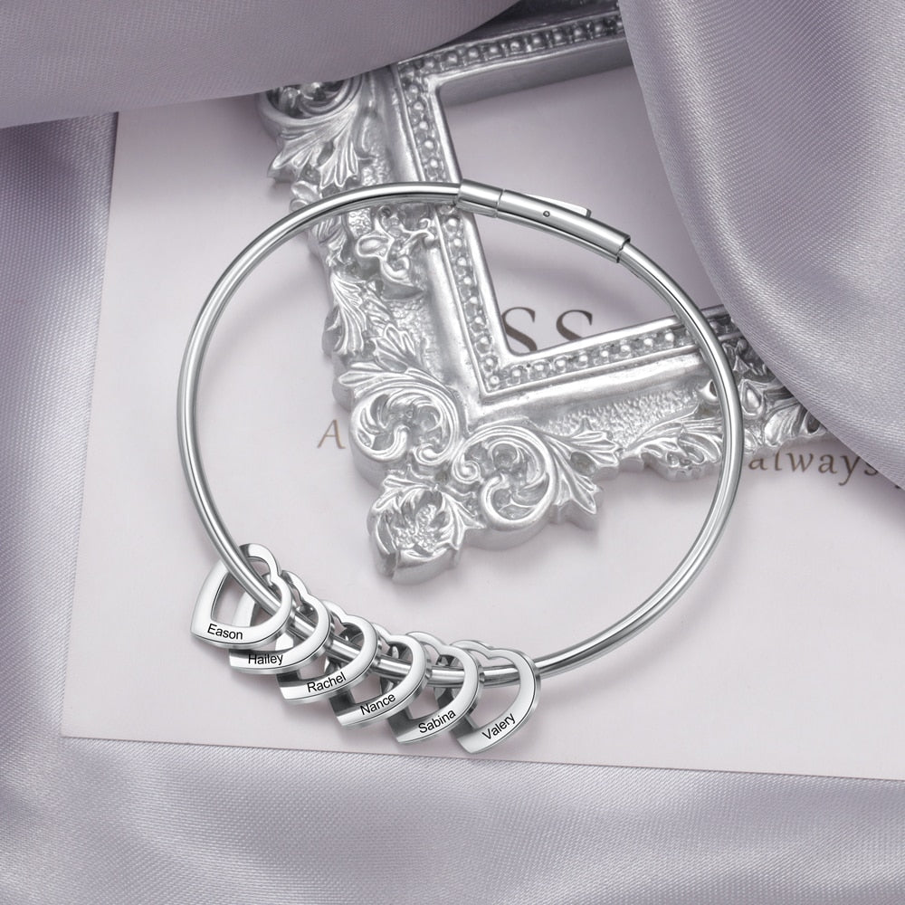 Personalisierte gravierte Namens-Herz-Charm-Armbänder für Frauen, individuelle Edelstahl-Armreifen, Muttertagsgeschenke für die Familie