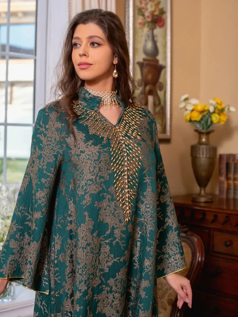 Robe de soirée musulmane pour les femmes avec perles et col montant, robe longue de Eid